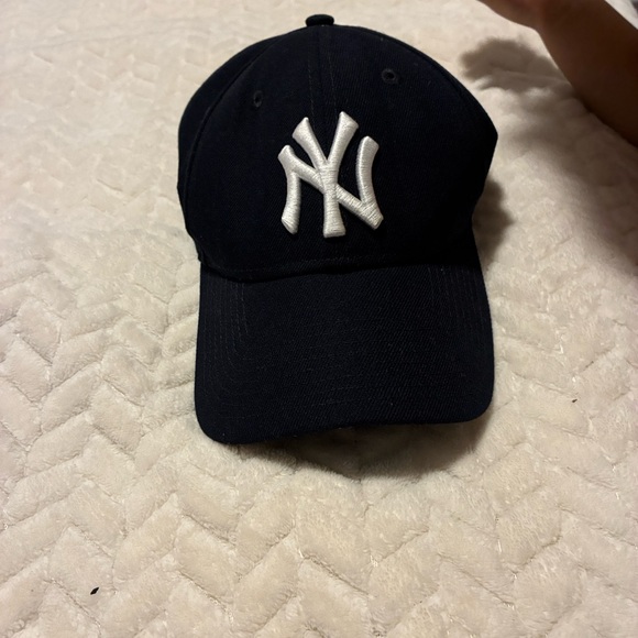 Classic Black Cap with White NY Logo - Picture 1 of 5